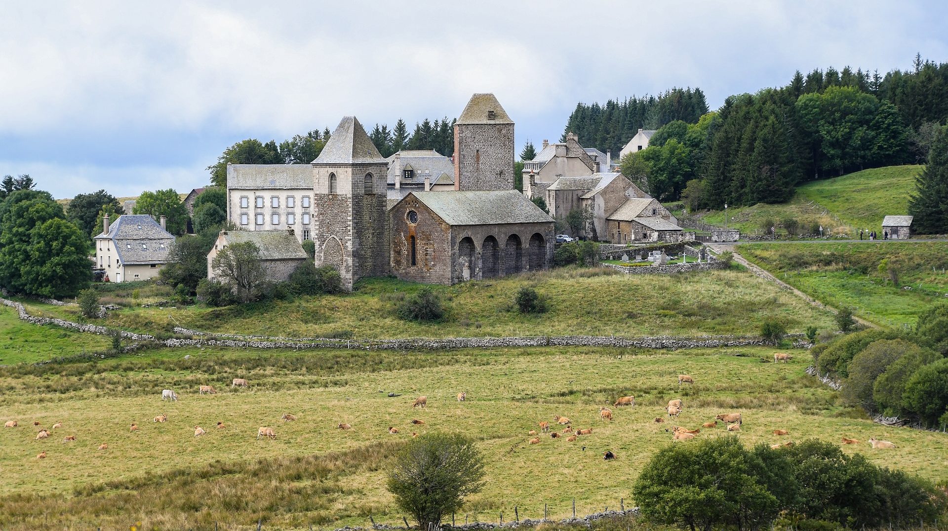 village d aubrac en france