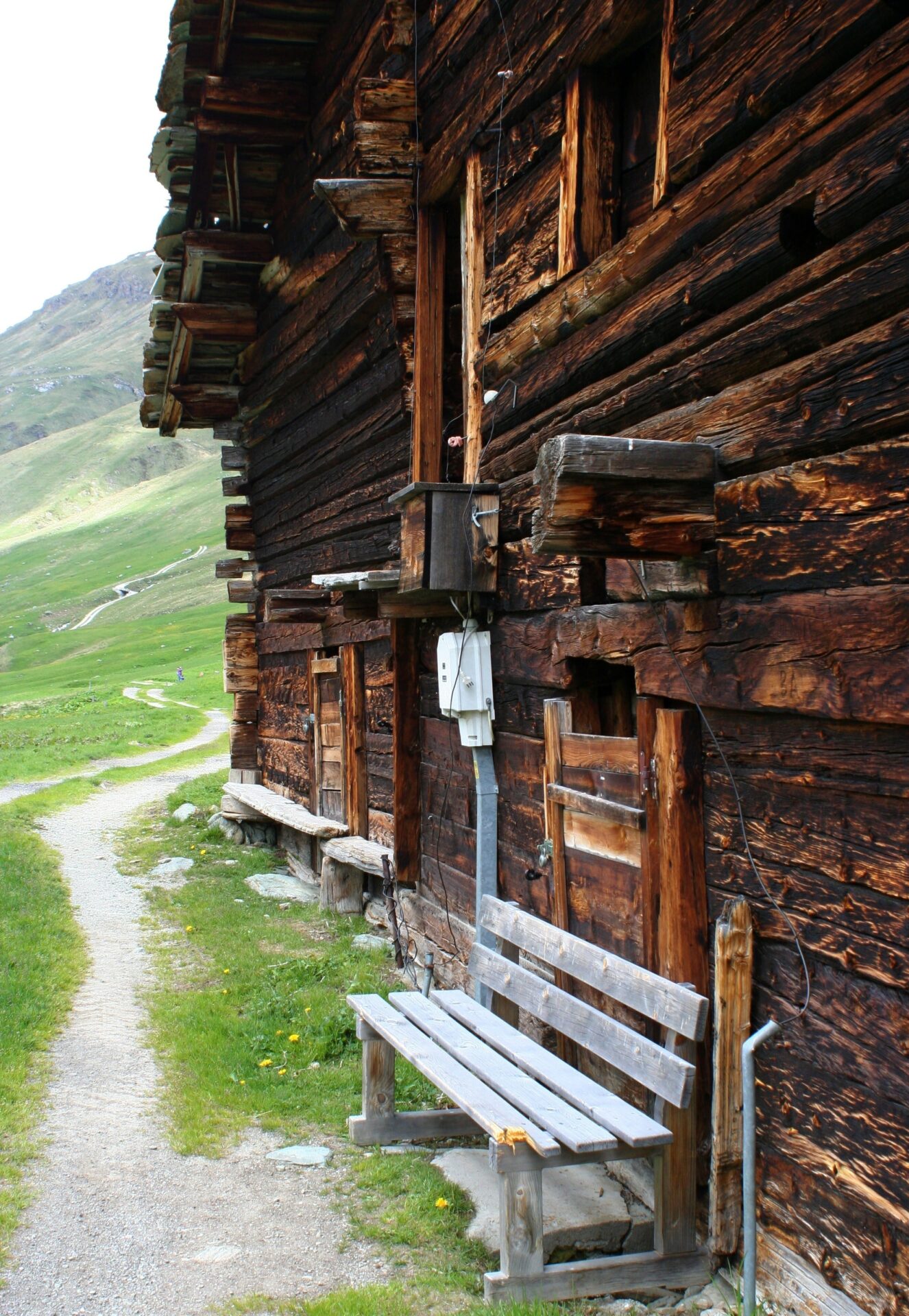 chalet typique grisons randonnee
