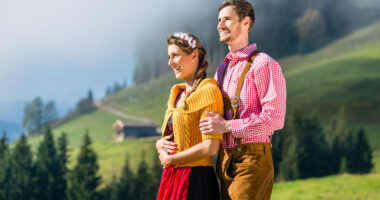 AS_84274023 - Couple on Alp mountain 